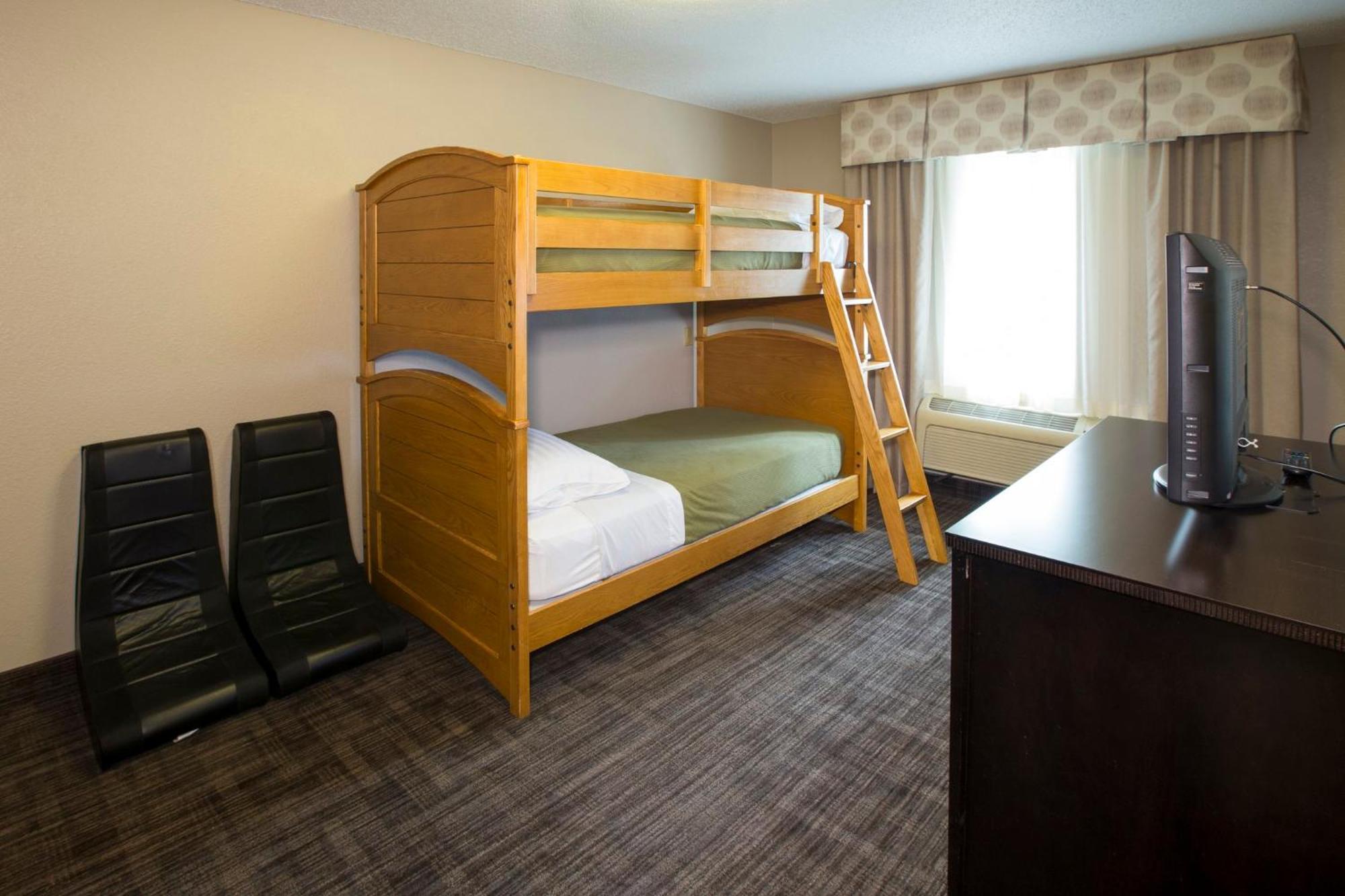 Holiday Inn Express Hotel & Suites-Saint Joseph By Ihg Exterior foto